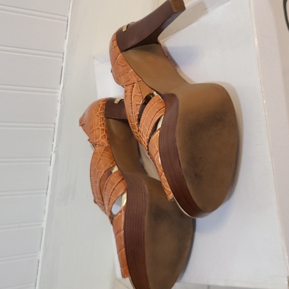 MICHEAL KORS HEELS - Picture 11 of 11